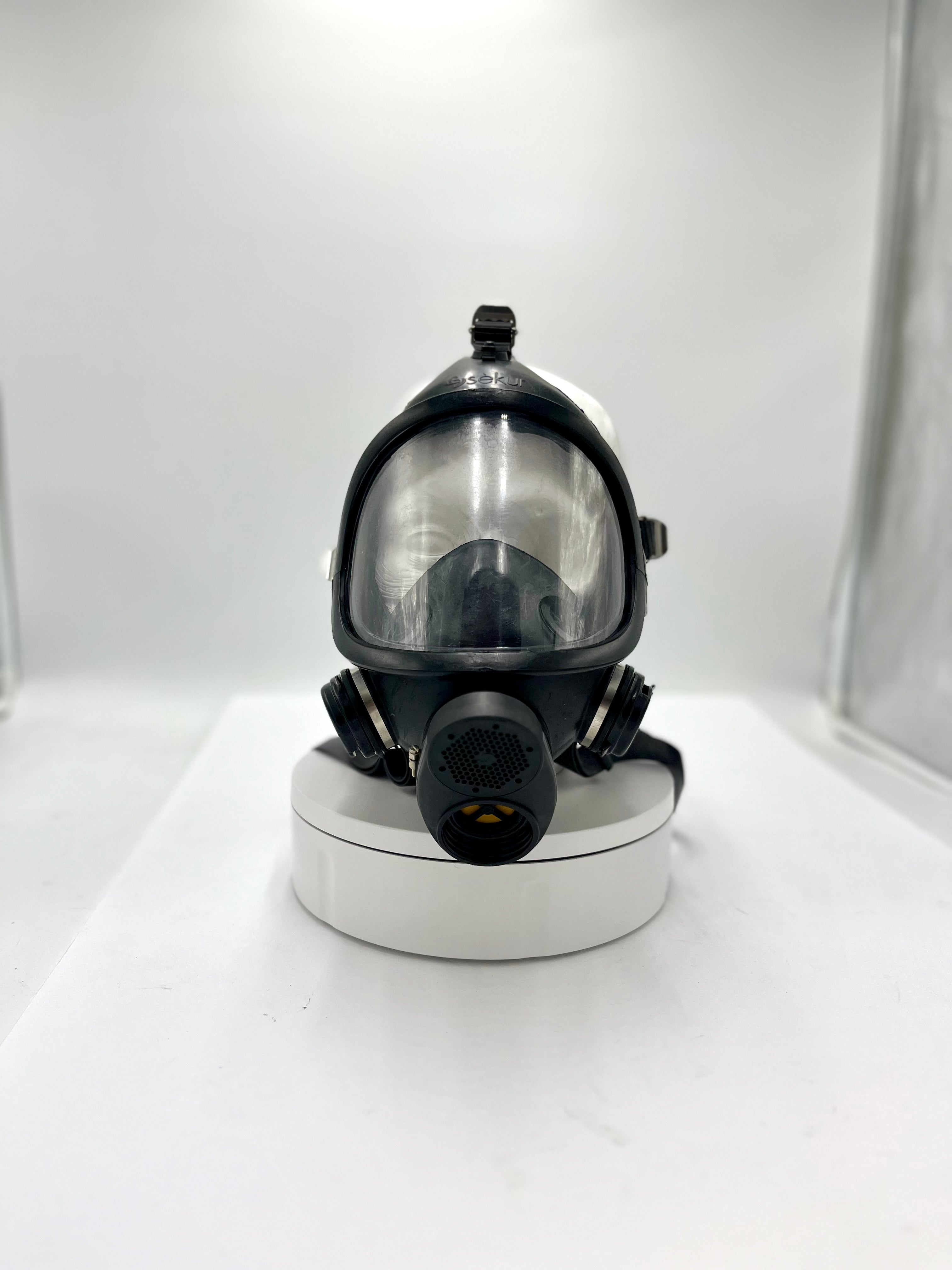 Italian Sekur Military C 607 Gas Masks with Filter & Container