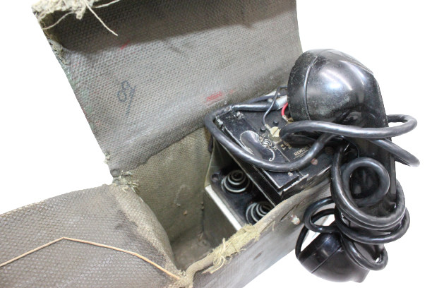 US EE-8 FIELD PHONE W/OD CASE USED