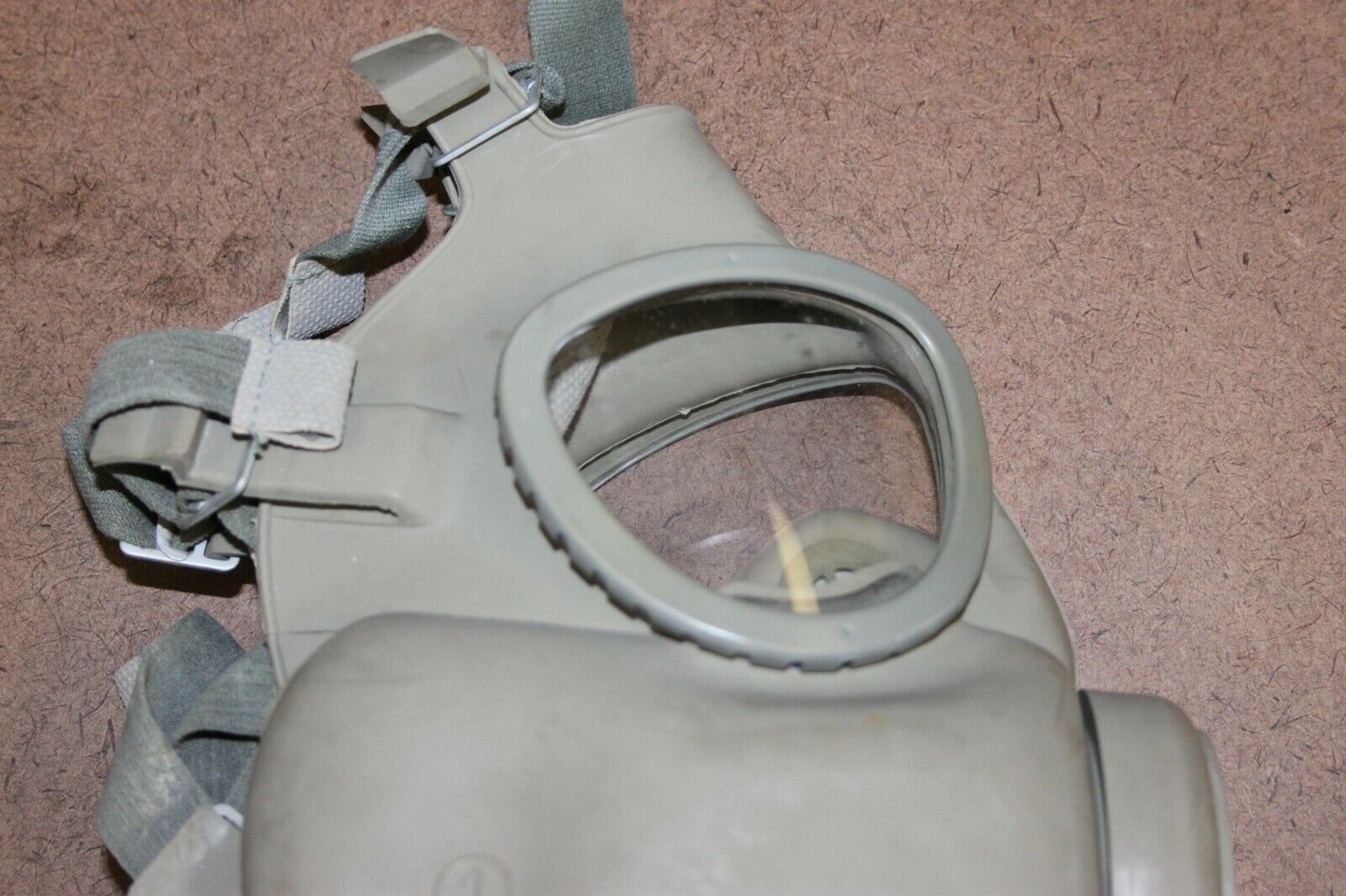 USED FADED/DISCOLORED CZECH M10 GAS MASK LOTQ1