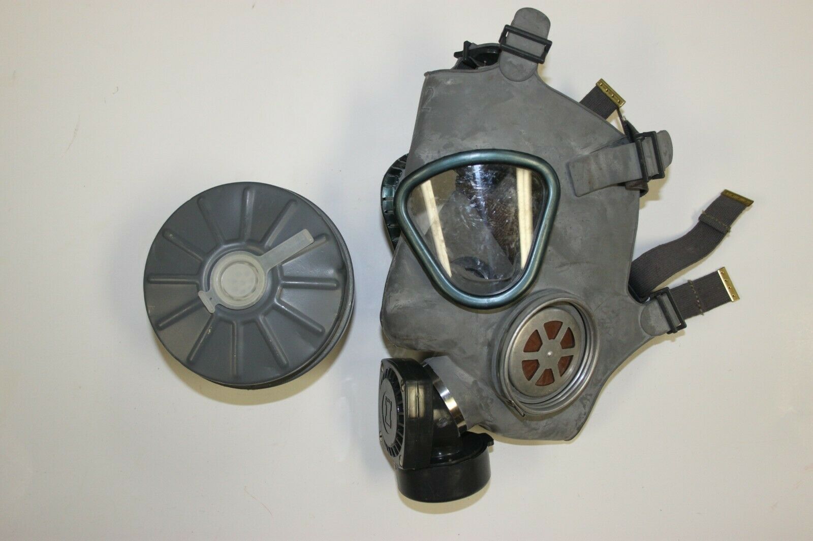 USED Finnish Military M61 Gas Mask Adult NBC w/60MM Filter M9 Style V3 Finland