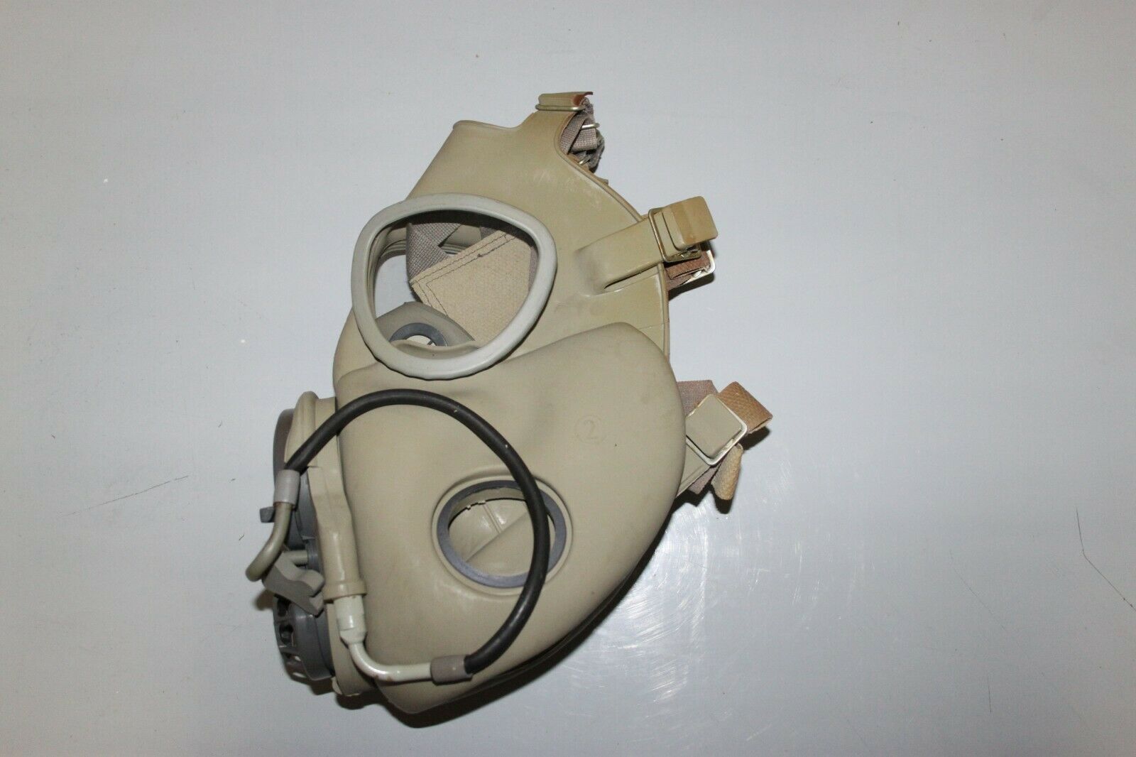 FADED/DISCOLORED CZECH M10M GAS MASK W/ DRINKING STRAW LOTE10