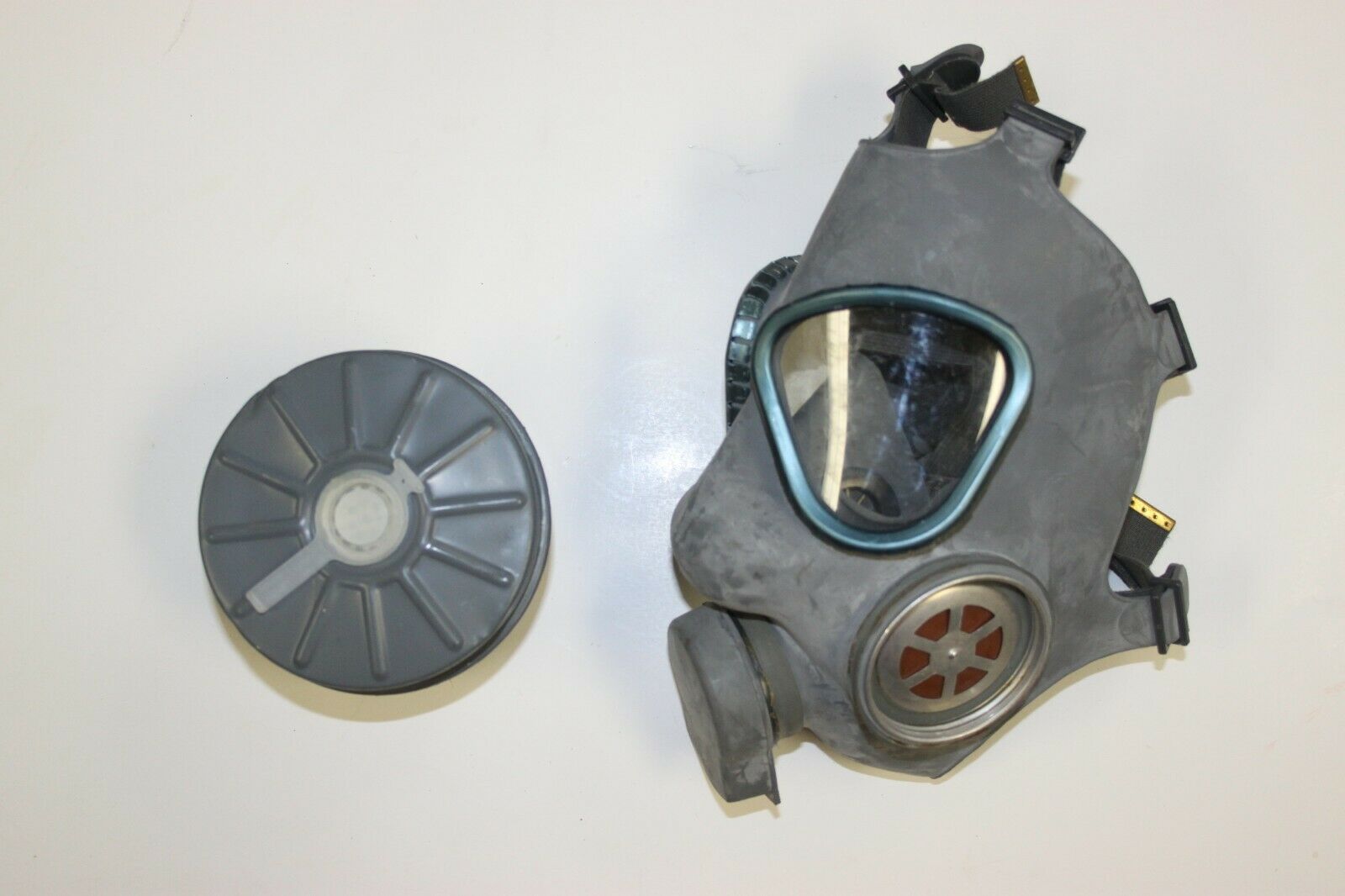 USED V2 Finnish Military M61 Gas Mask NBC w/60MM Filter SUOD 61