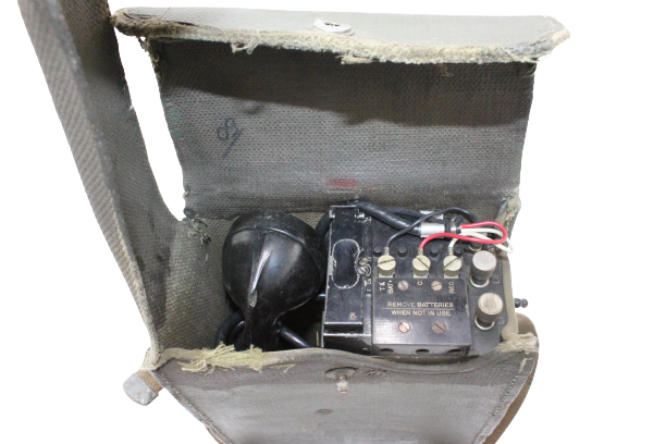 US EE-8 FIELD PHONE W/OD CASE USED