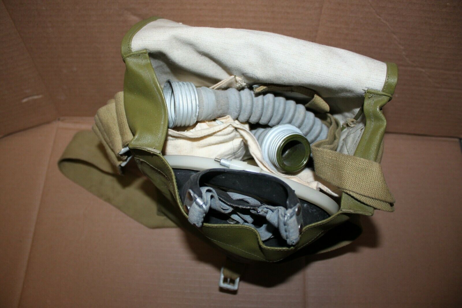 Vintage MC68 Romanian Military Gas Mask w/ Bag Hose and Filter Cold War Army